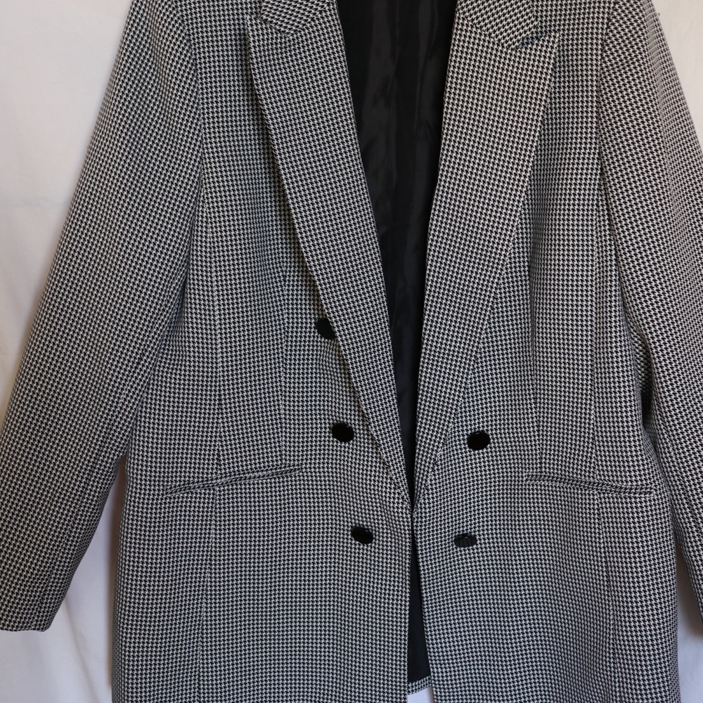 Classic Black and White Houndstooth Blazer